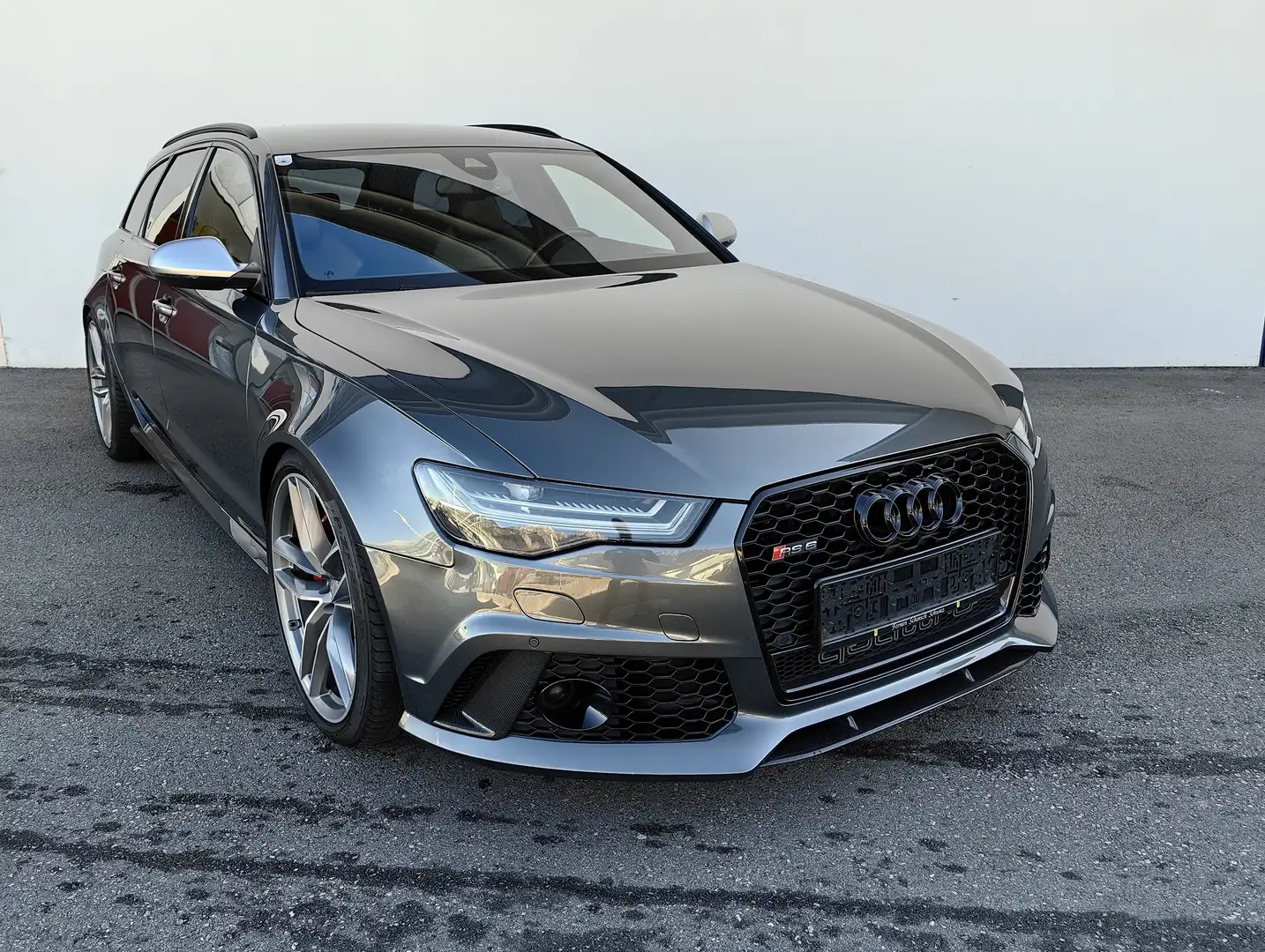 Audi RS6 RS6 Avant 4.0 TFSI Quattro / Luftfahrwerk / Carbonpaket / 21" Grau - 2