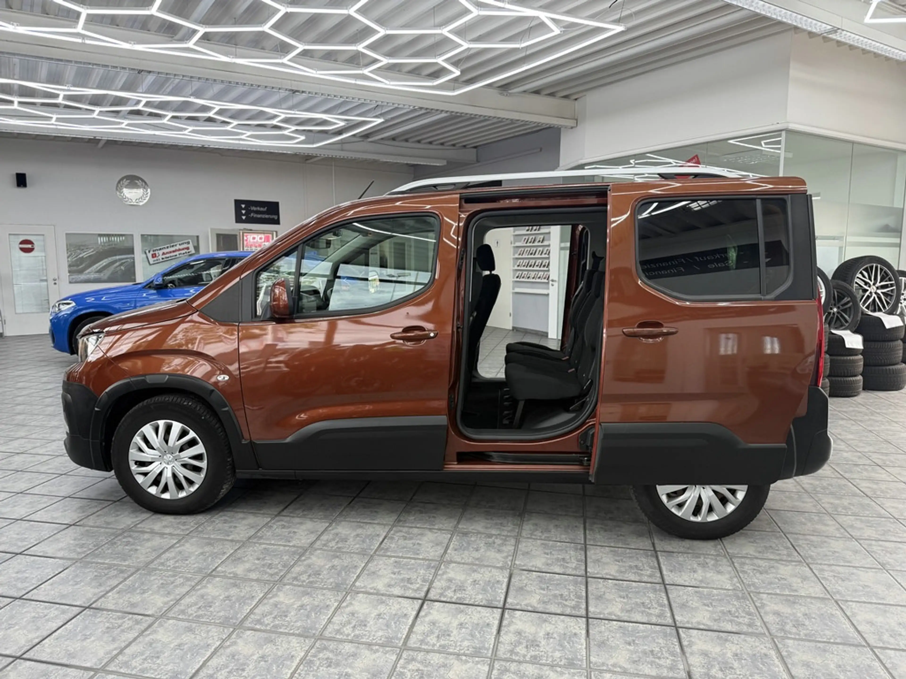 Peugeot Rifter 1.5 Blue-HDI Active, 7-Sitzer, Navi, DAB — photo 6