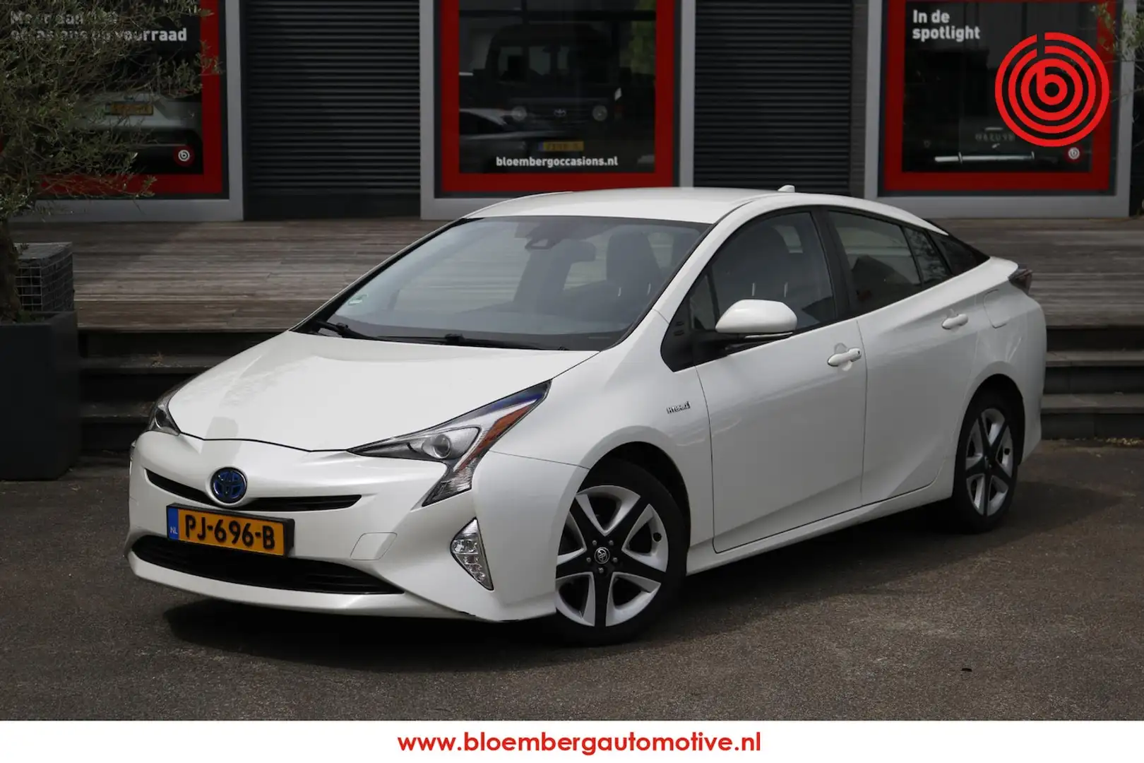 Toyota Prius 1.8 Dynamic Blanc - 1