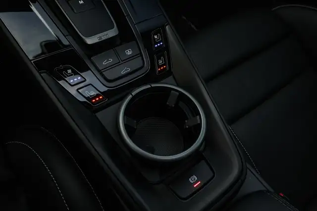 Porsche 911 view 14