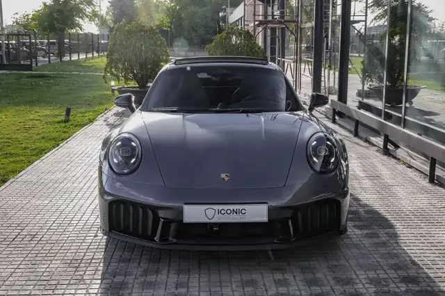 Porsche 911 view 4