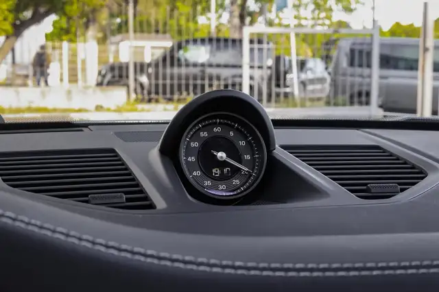 Porsche 911 view 15