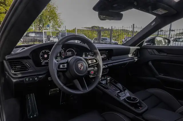 Porsche 911 view 12