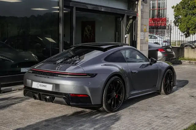 Porsche 911 view 6