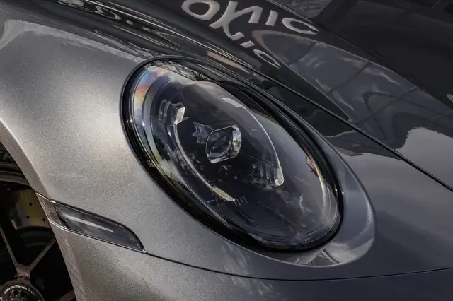 Porsche 911 view 3