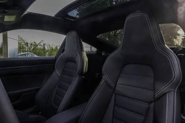 Porsche 911 view 13