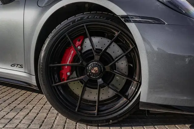 Porsche 911 view 2