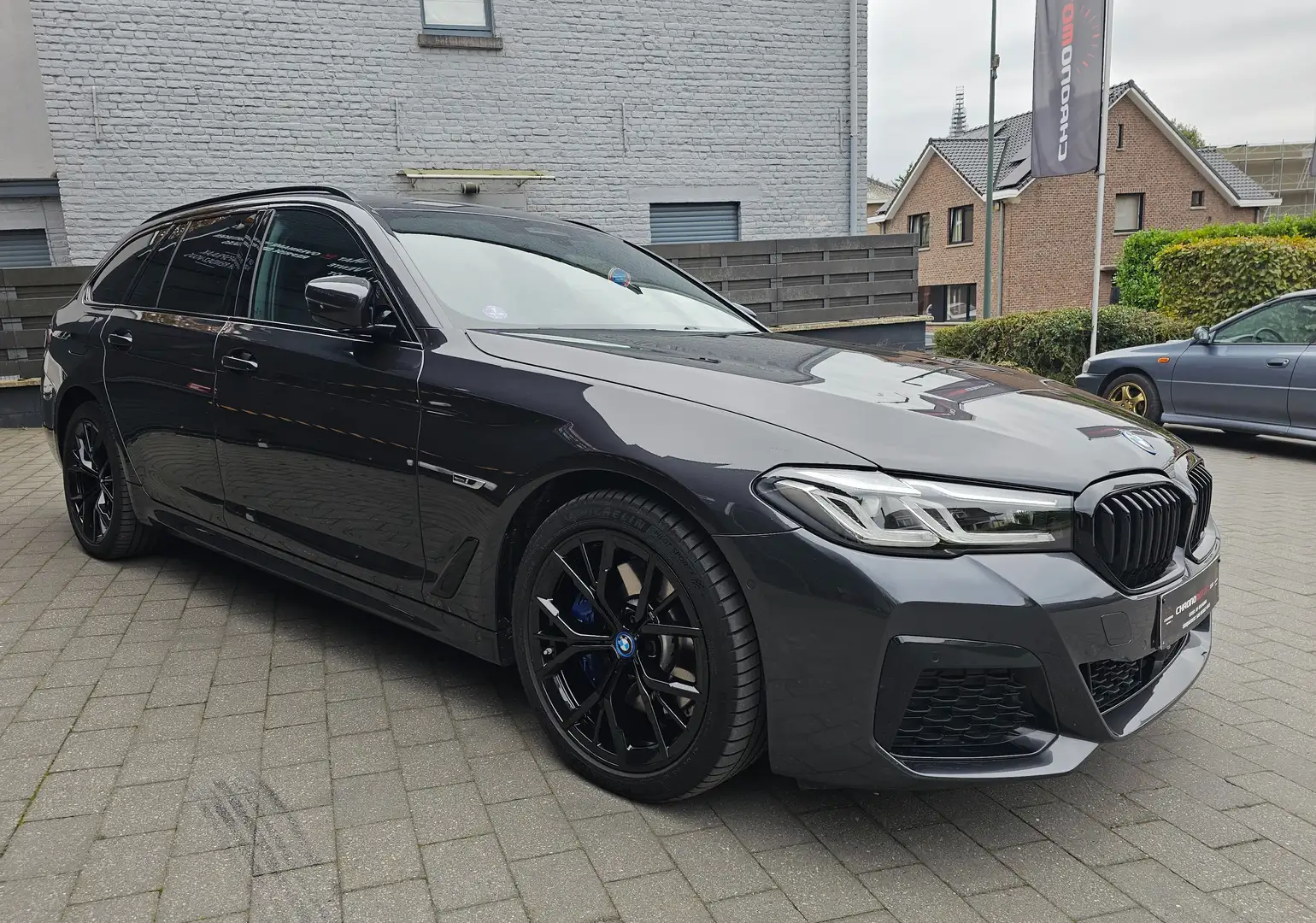 BMW 530 Pack M Toit-Pano Caméra Park Assist Cuir Gps! Grijs - 2