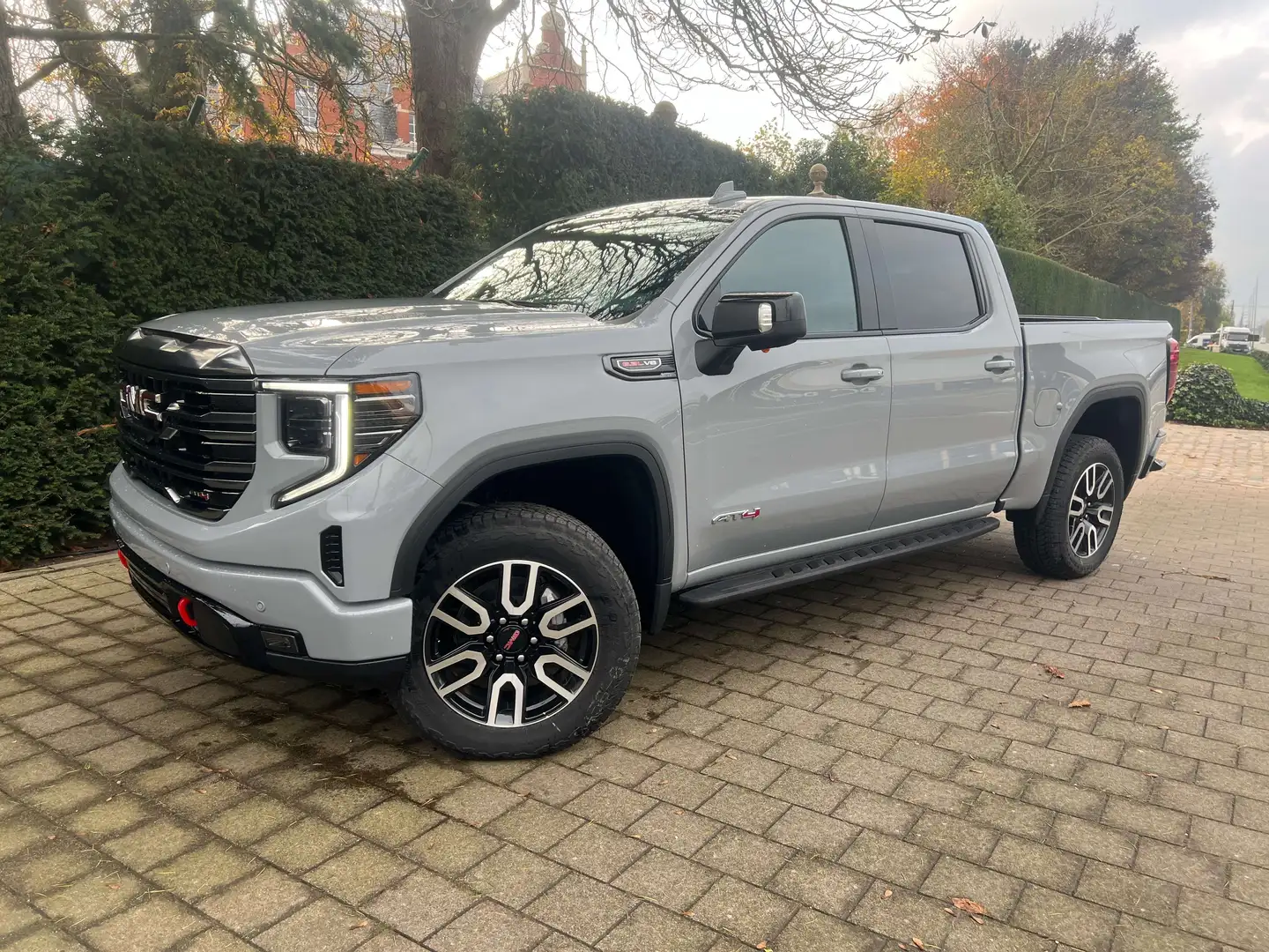 GMC Sierra Model 2025 1500 AT4 V8 € 69.900 ,- excl btw Argent - 1