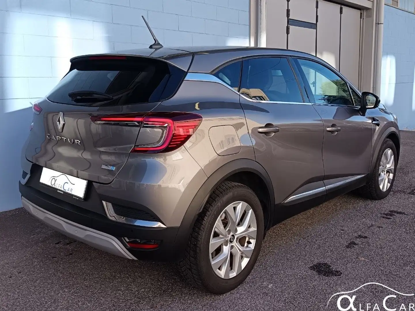 Renault Captur Plug-in Hybrid E-Tech 160 CV Intens Grigio - 2
