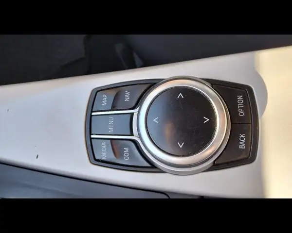 BMW 3 Series view 6