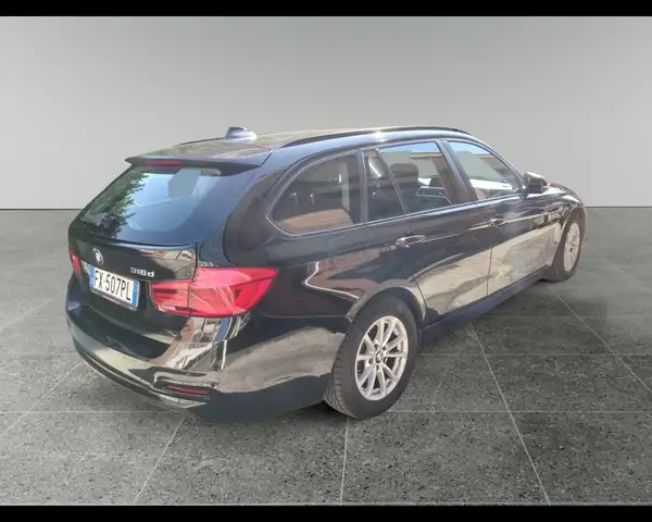 BMW 3 Series view 3