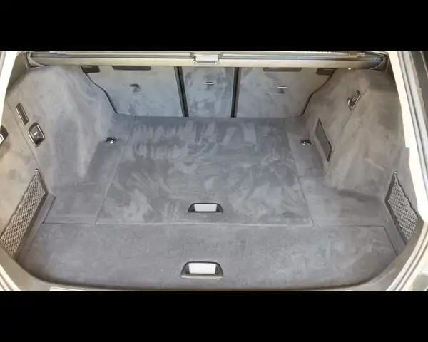 BMW 3 Series view 8