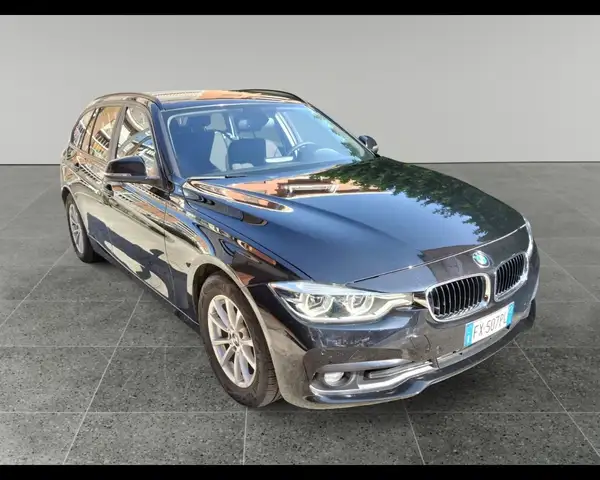BMW 3 Series view 4