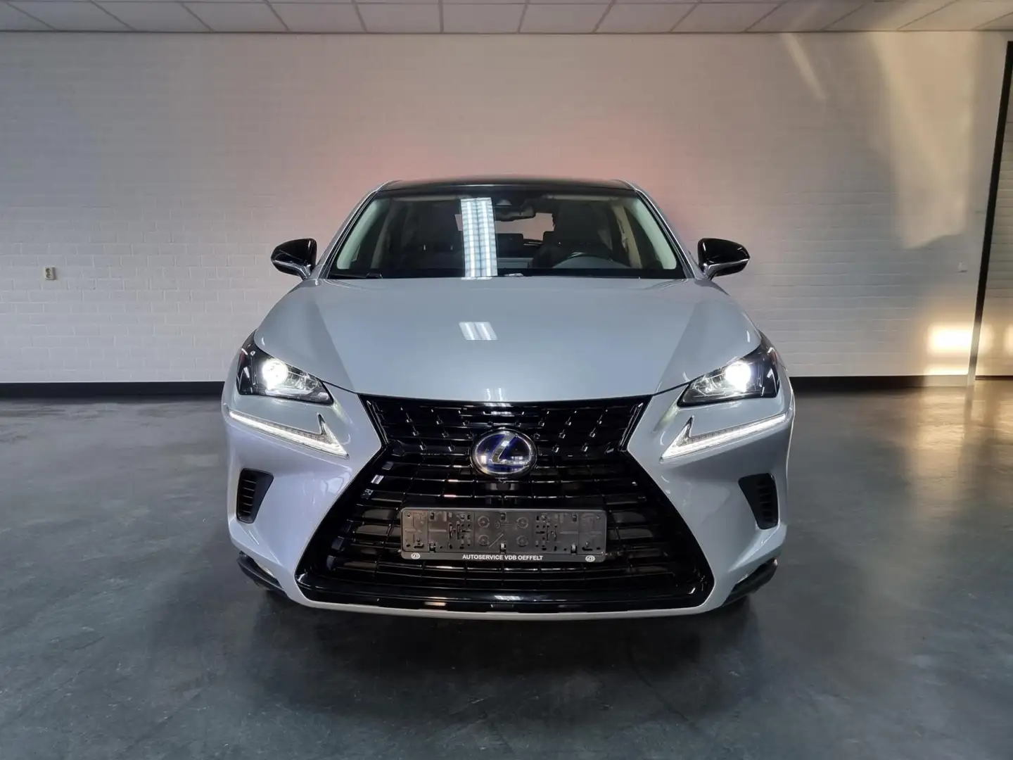 Lexus NX 300h AWD Business Line Pro / Pano / Trekhaak Grijs - 2