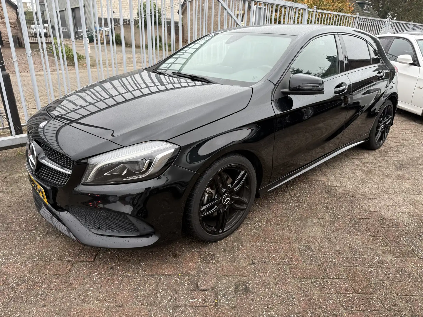 Mercedes-Benz A 200 d Motorsport Edition AMG/FACELIFT/XENON/NAVI Noir - 2