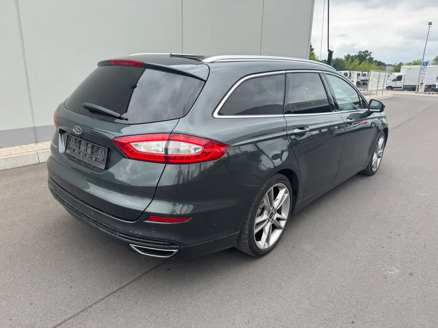 Ford Mondeo Titanium Navi*LED*Leder*AHK*PanoDach Grün - 2
