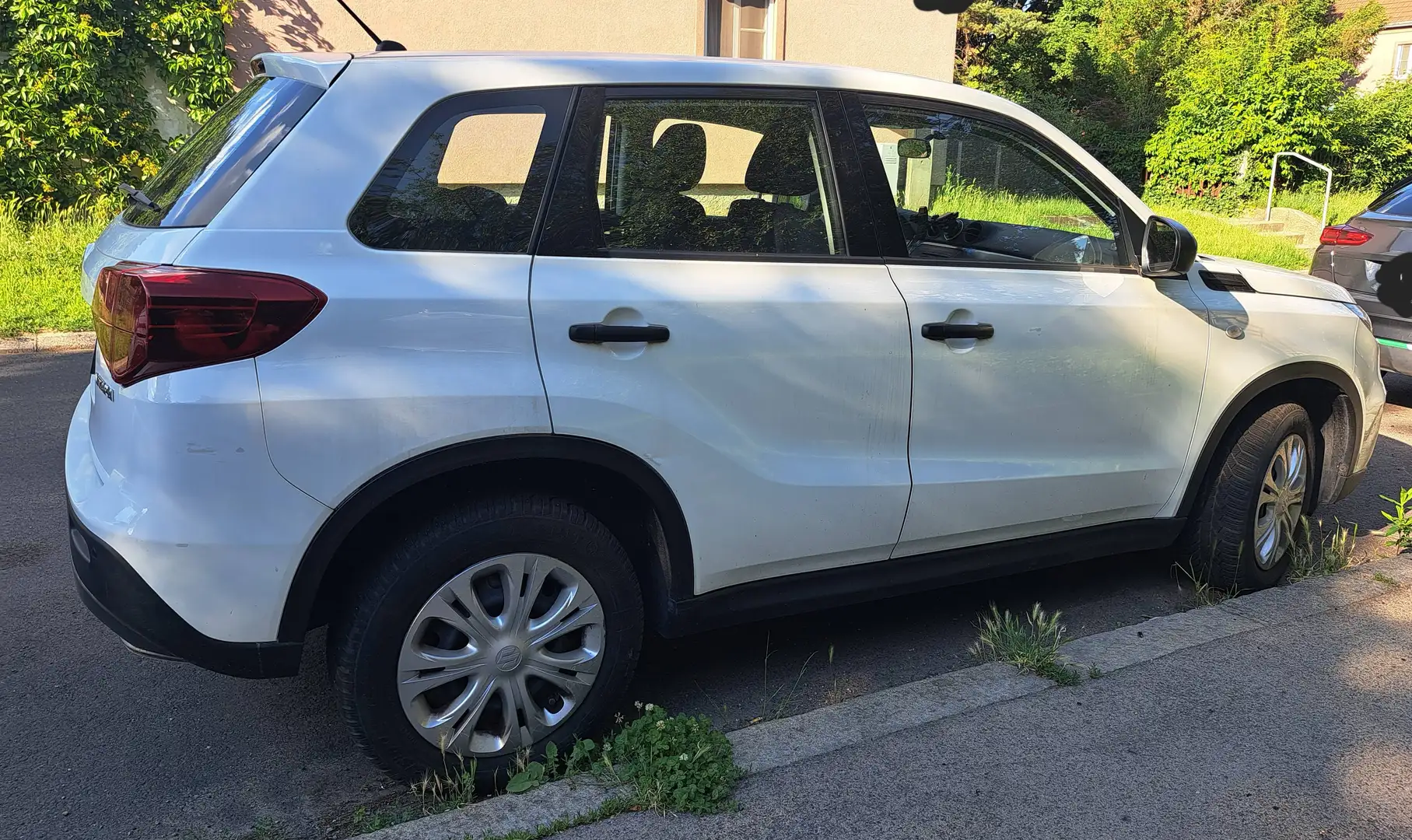 Suzuki Vitara Vitara 1,0 DITC clear clear Weiß - 1
