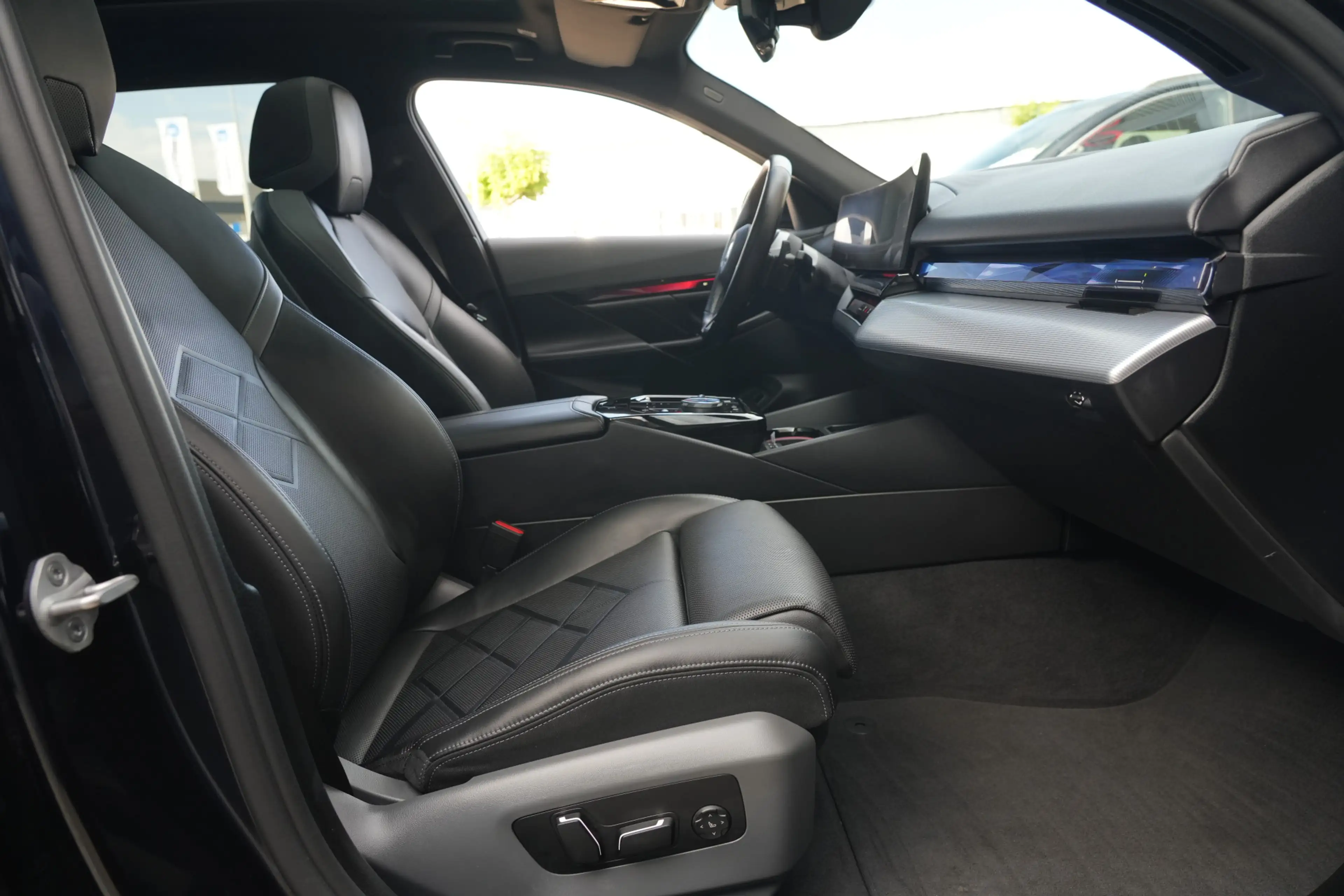 BMW 530 5-serie Touring 530e M Sport | 300PK | Pano | Harm — photo 9