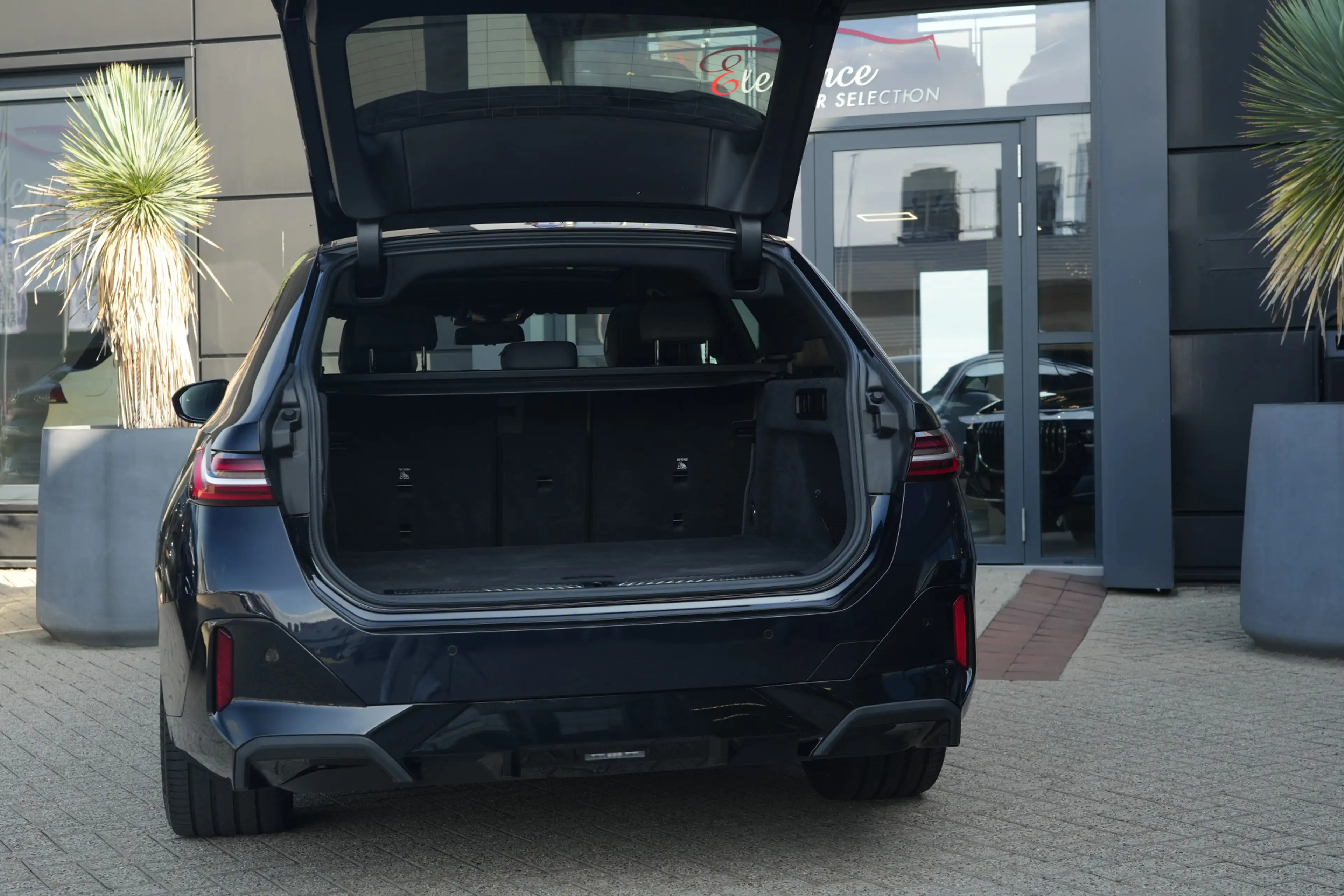 BMW 530 5-serie Touring 530e M Sport | 300PK | Pano | Harm — photo 36