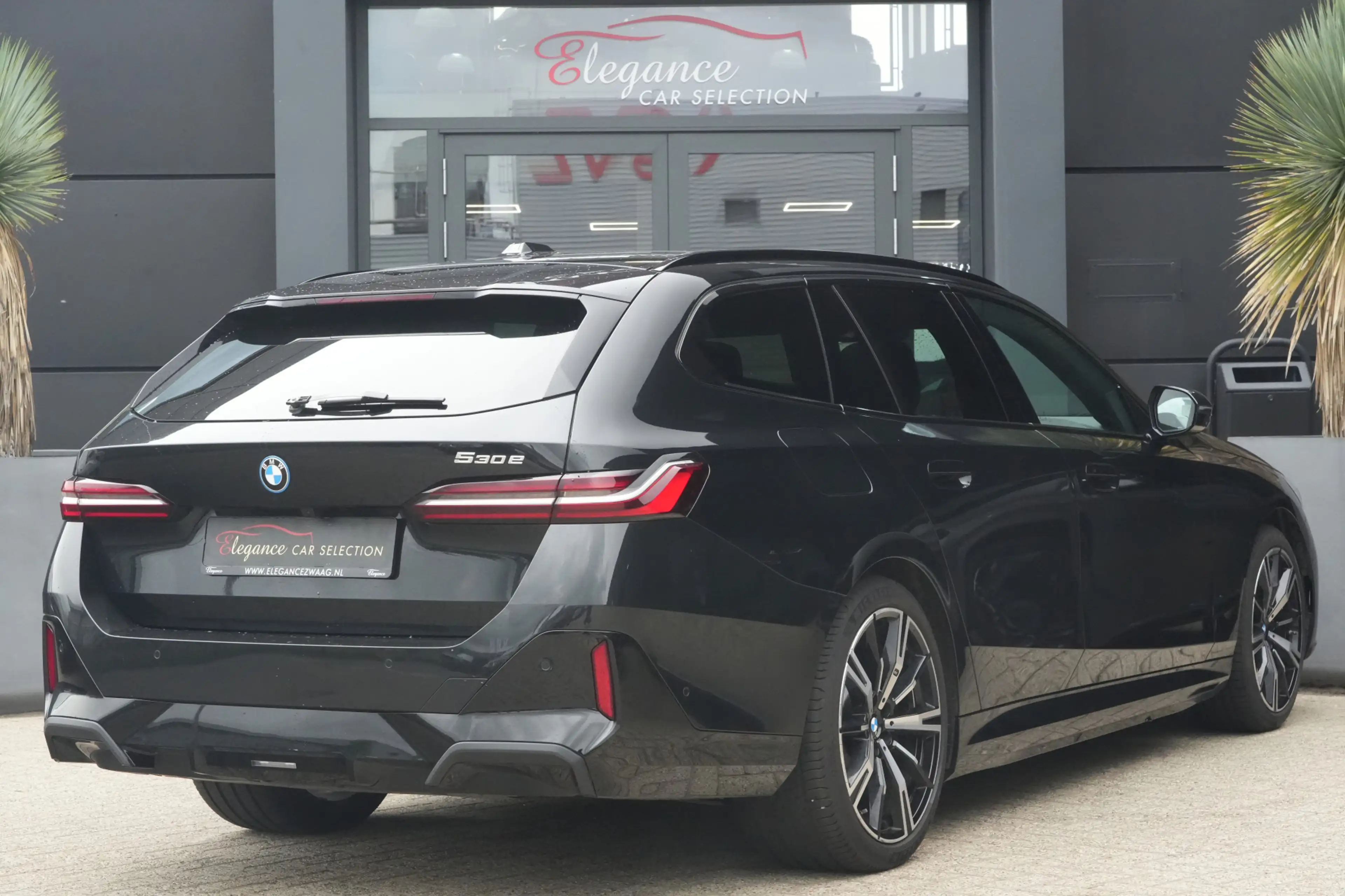 BMW 530 5-serie Touring 530e M Sport | 300PK | Pano | Harm — photo 2
