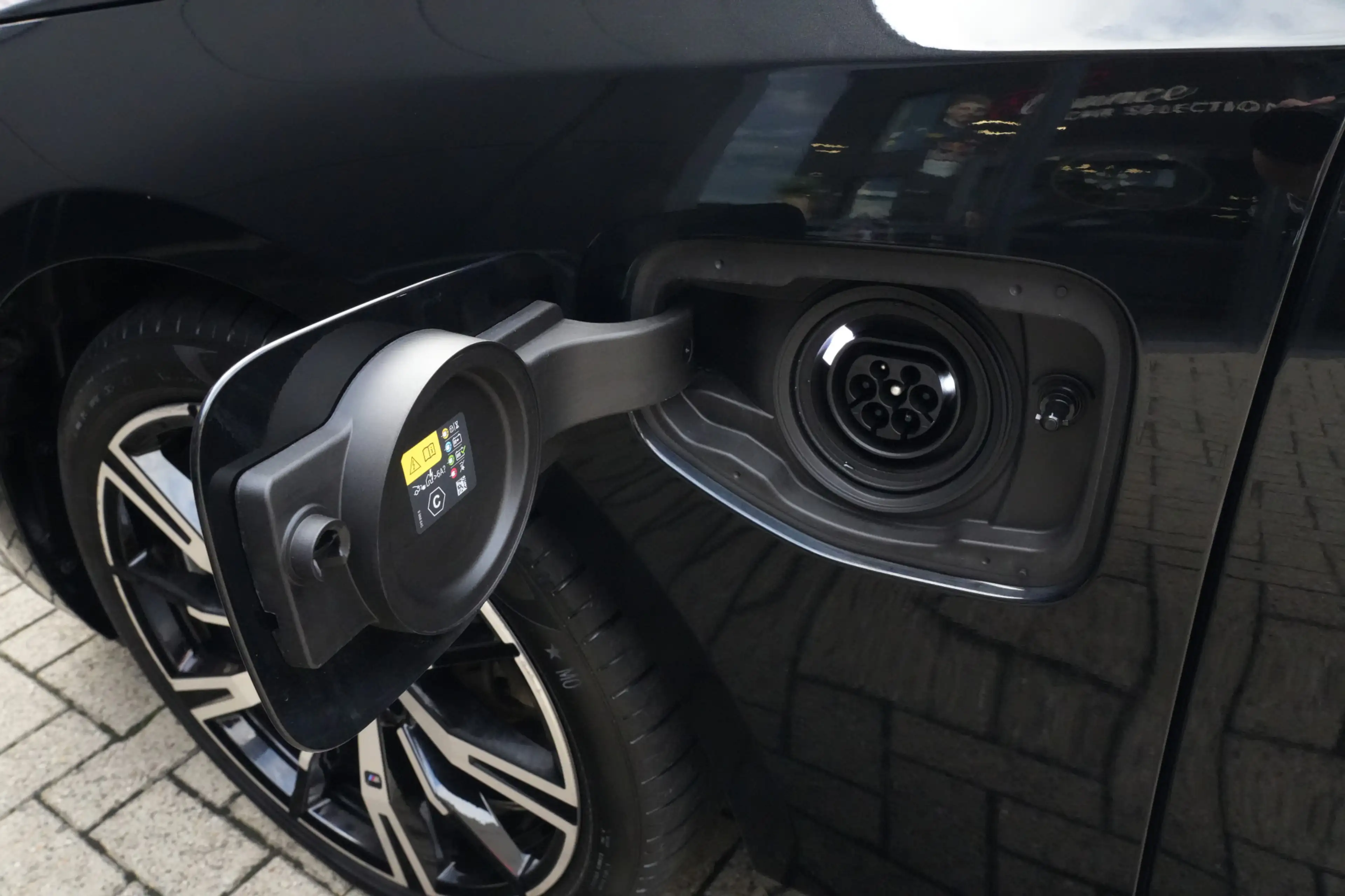 BMW 530 5-serie Touring 530e M Sport | 300PK | Pano | Harm — photo 38