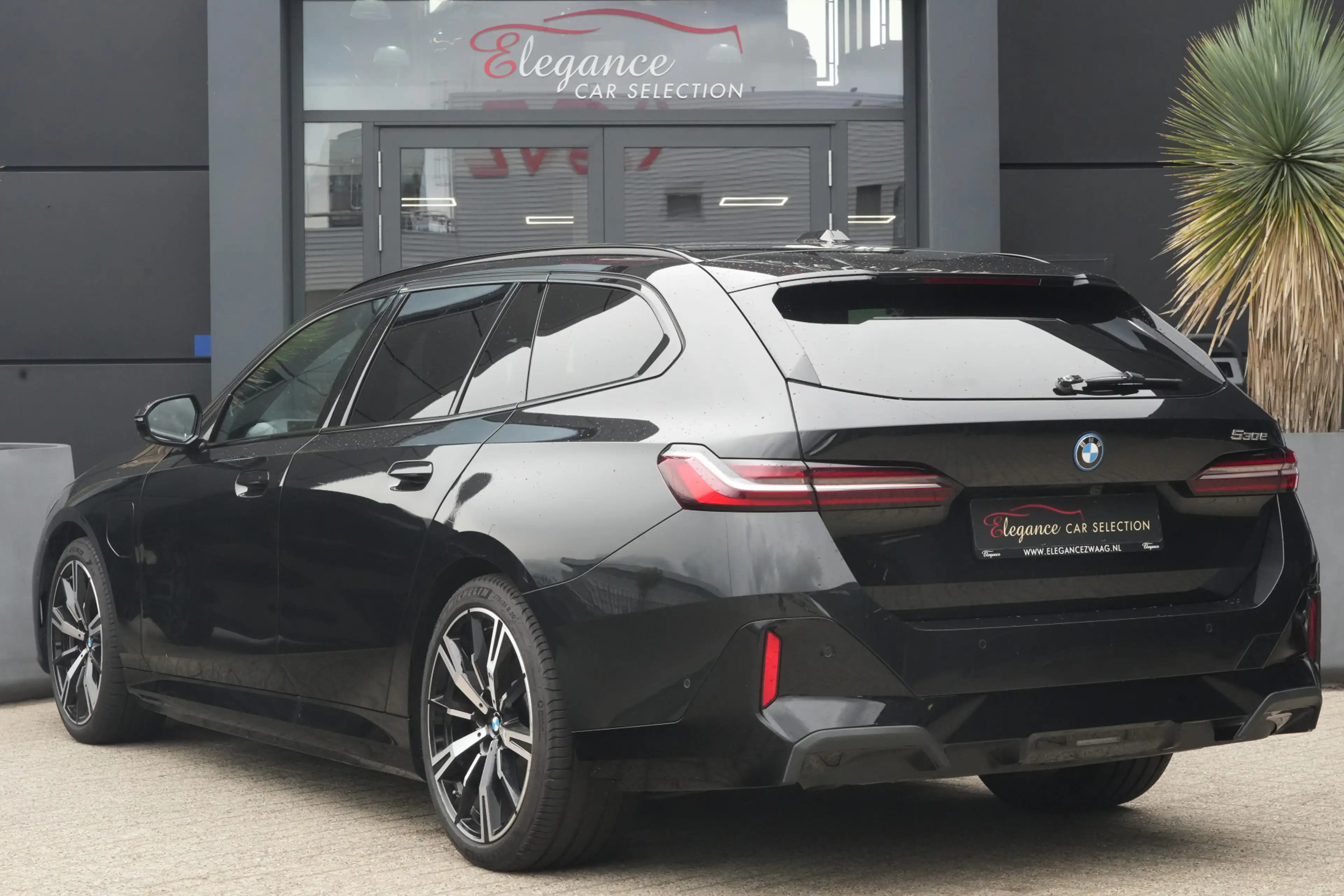 BMW 530 5-serie Touring 530e M Sport | 300PK | Pano | Harm — photo 7
