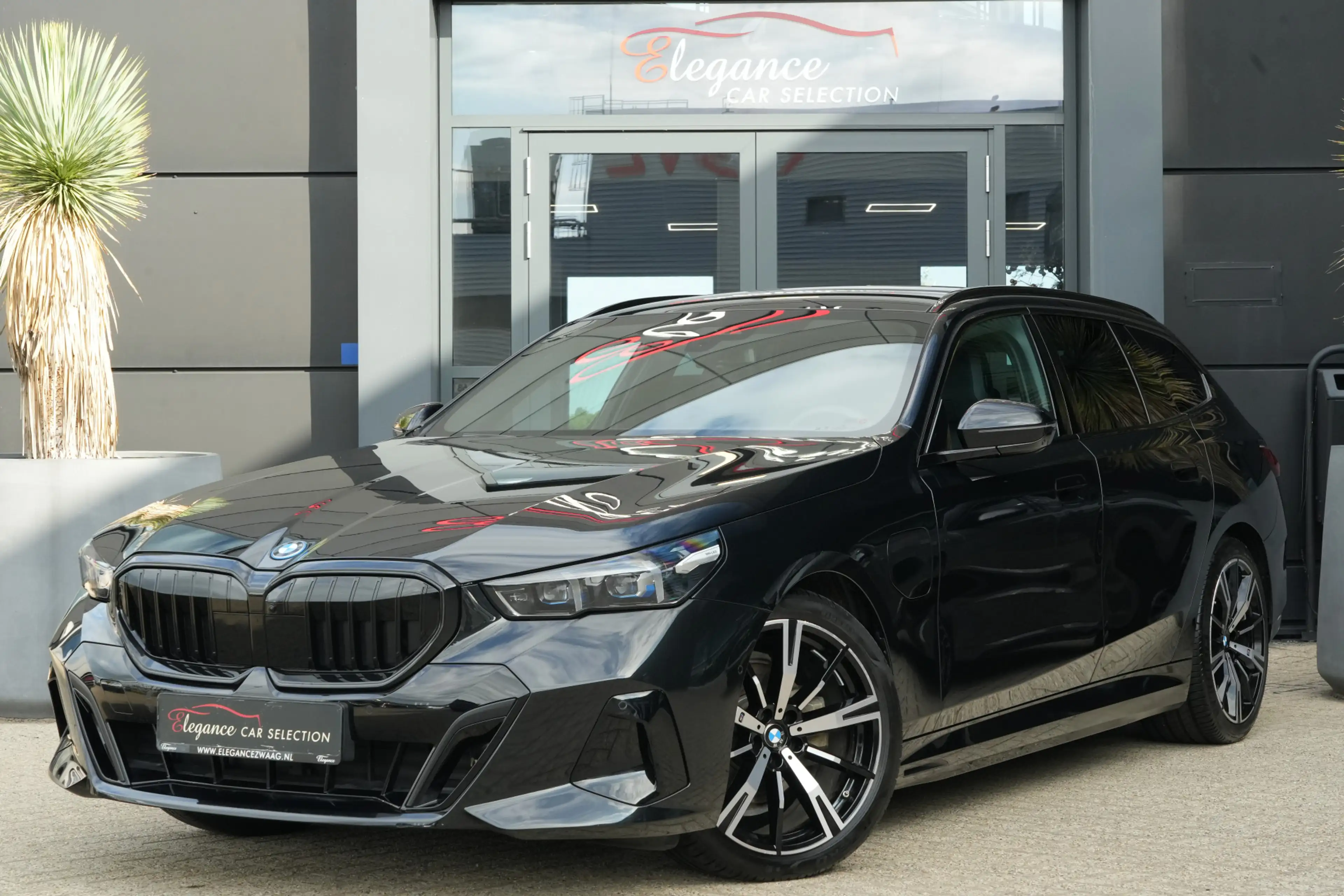 BMW 530 5-serie Touring 530e M Sport | 300PK | Pano | Harm
