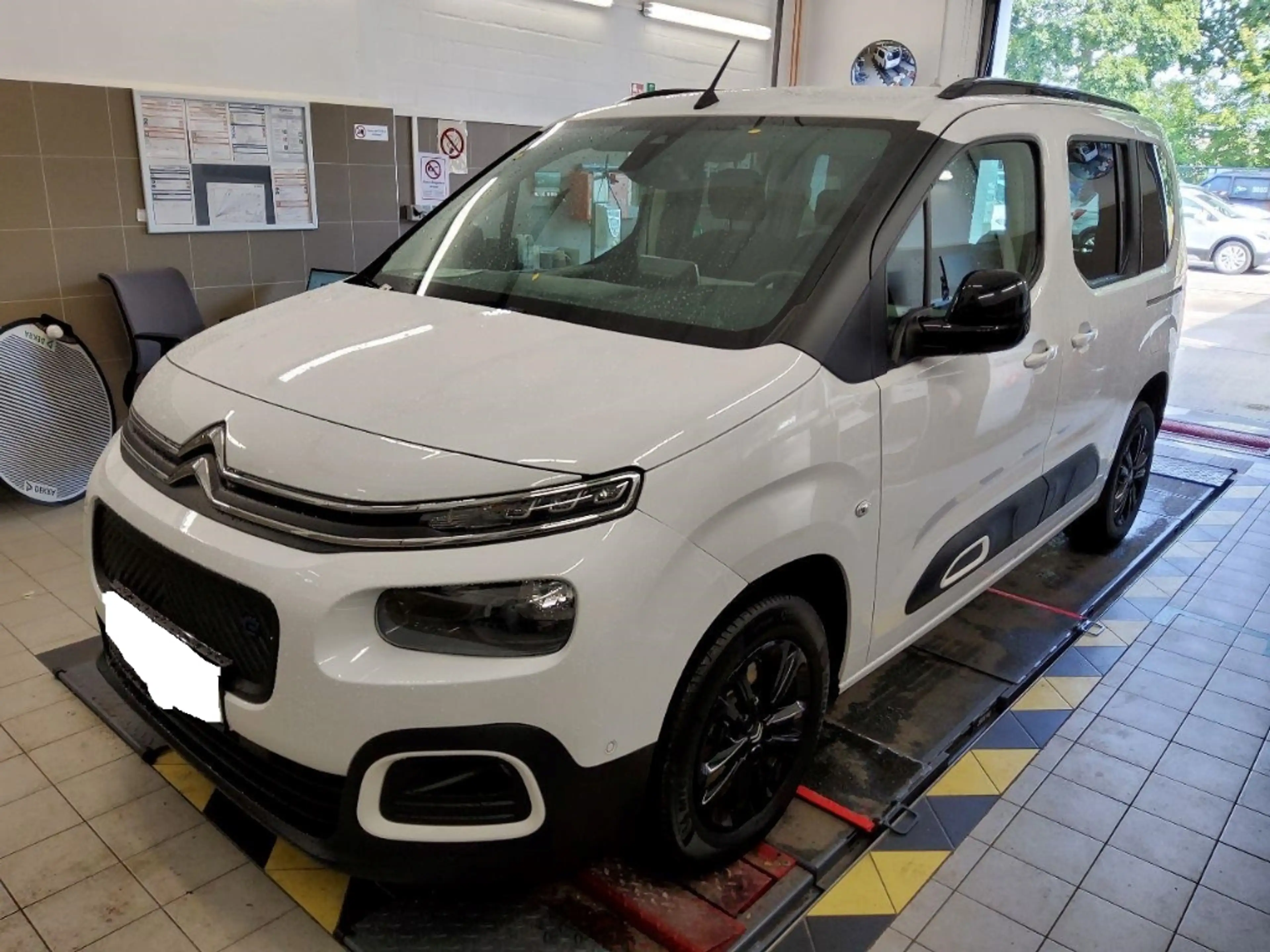 Citroen Berlingo Shine 11kw Shz Navi Kamera PDC v+h — photo 2