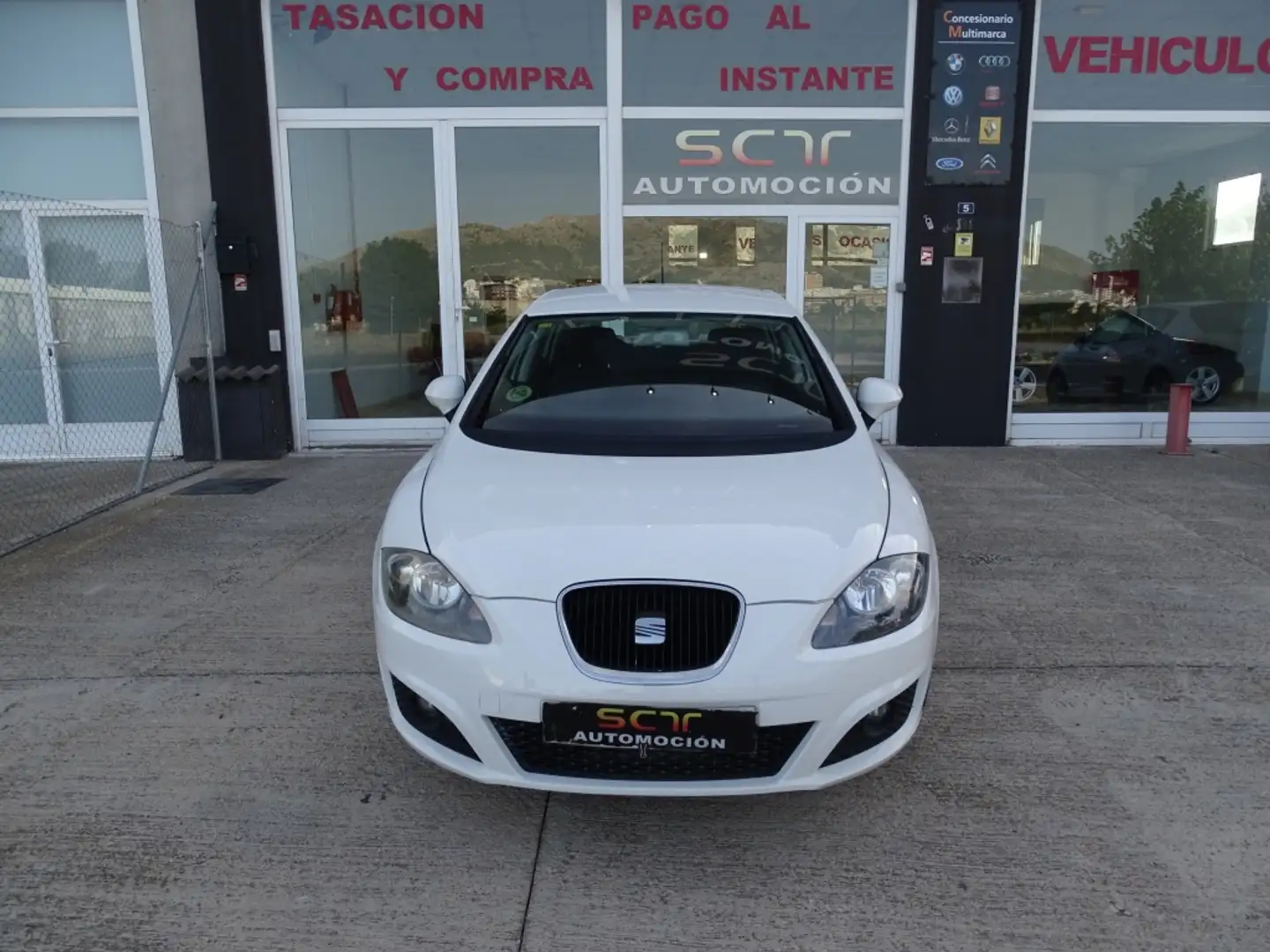 SEAT Leon 1.6TDI CR Emoción 90 Blanco - 1