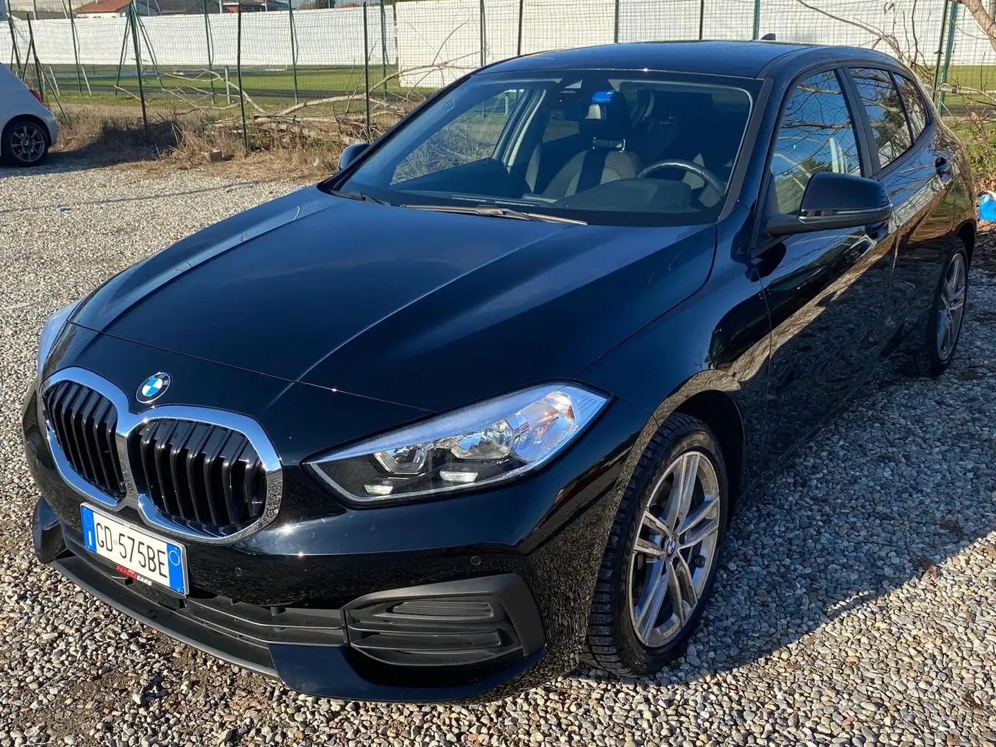 BMW 116 116d Business Advantage auto Schwarz - 2