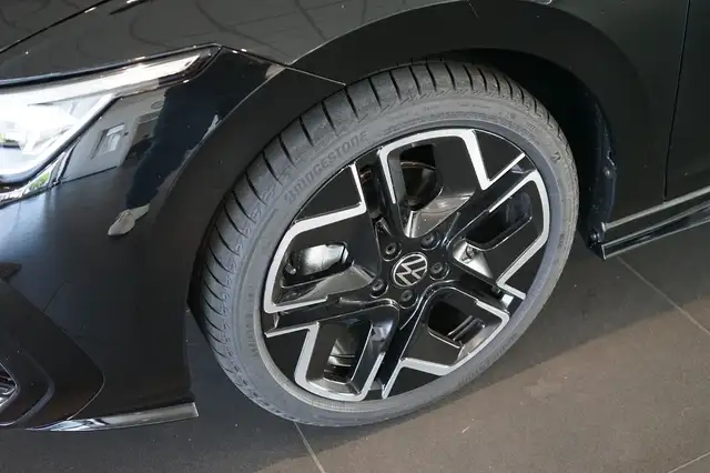 Volkswagen Golf view 6