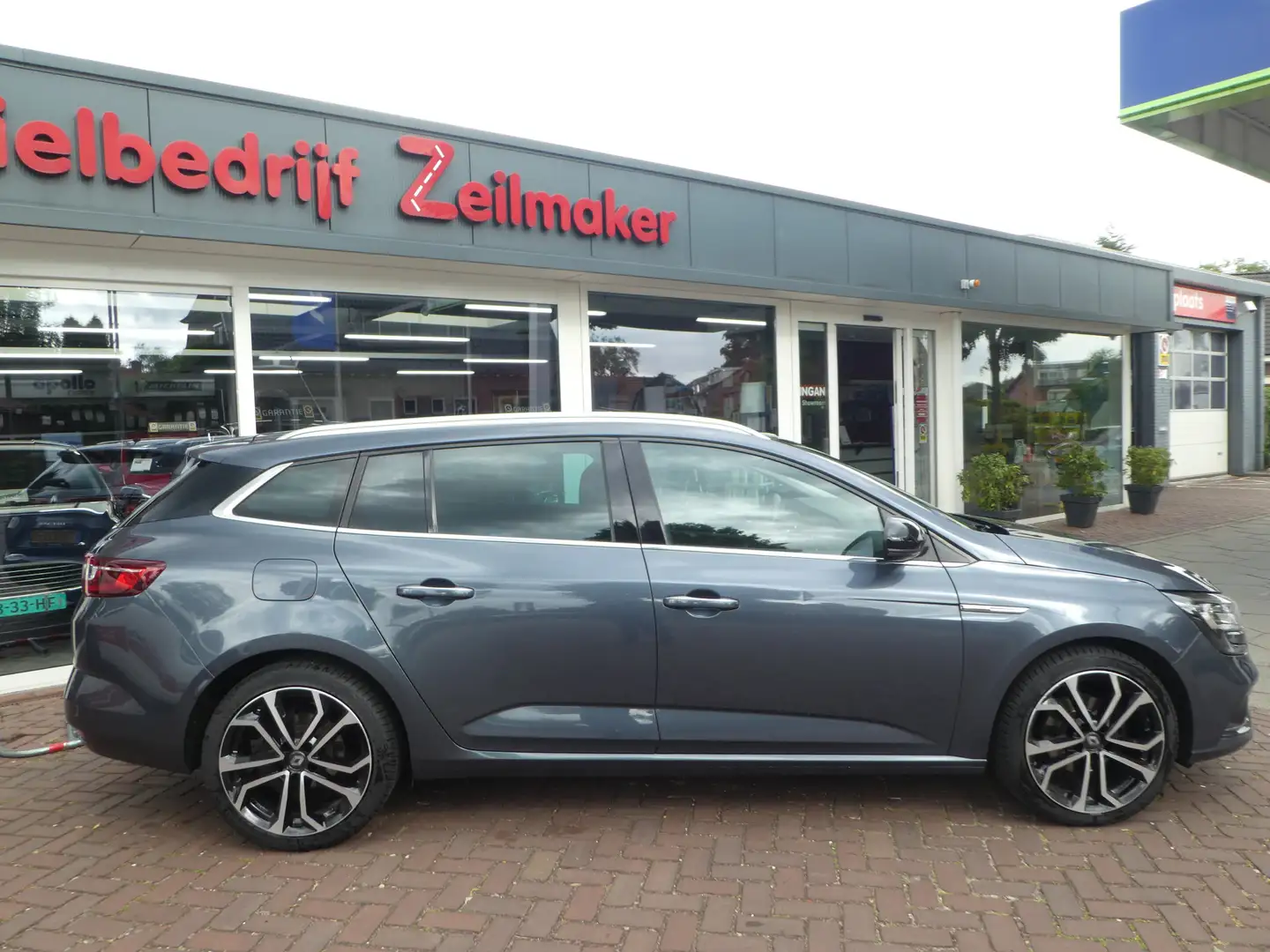 Renault Megane Estate 1.2 TCe Limited 130PK Clima, Navi, Trekhaak Grijs - 2