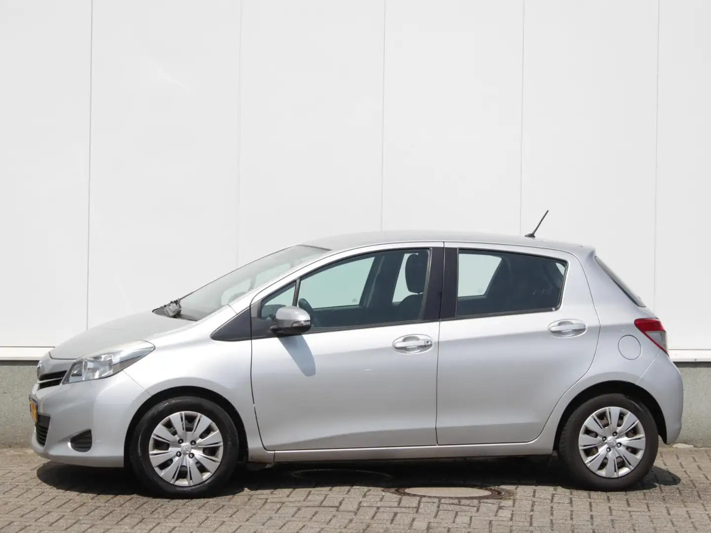 Toyota Yaris 1.3 VVT-i Aspiration Automaat | Camera | Clima Grau - 2