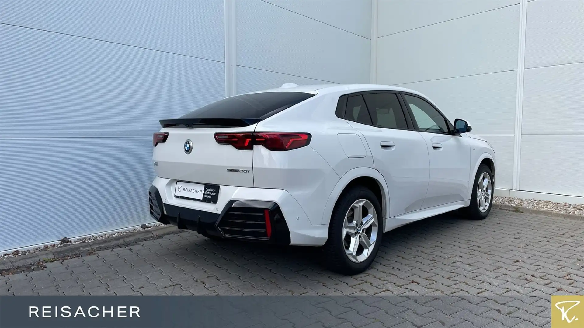 BMW X2 sDrive20i M Sport,Pano,AHK,DA+,adLED,RFK Weiß - 2