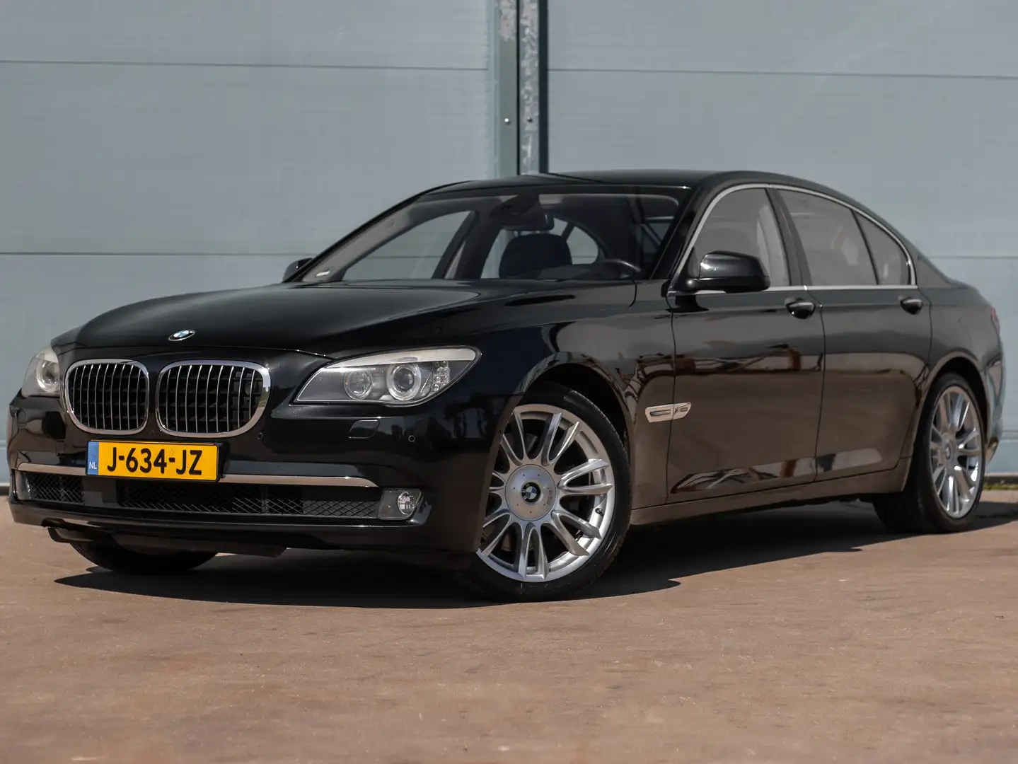 BMW 750 BMW 750i (Vol historie, Recent motorrevisie) Black - 1