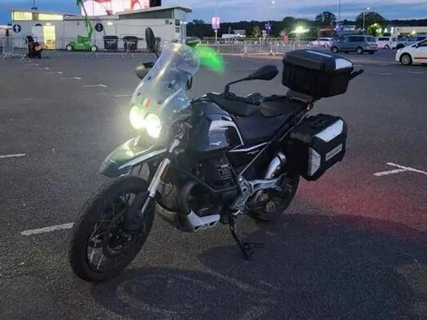 Moto Guzzi V 85 TT Nero - 1