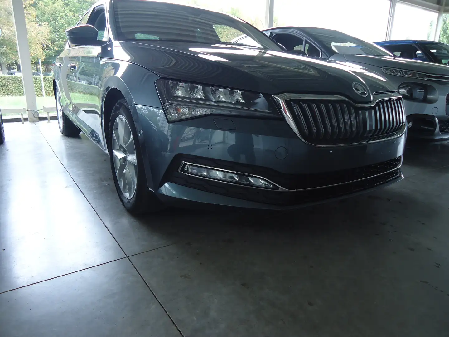 Skoda Superb Superb 2.0 TSI DSG Elegance Grau - 1