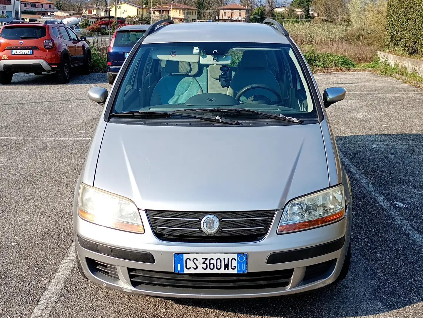 Fiat Idea Idea 1.4 16v Emoction Plateado - 2