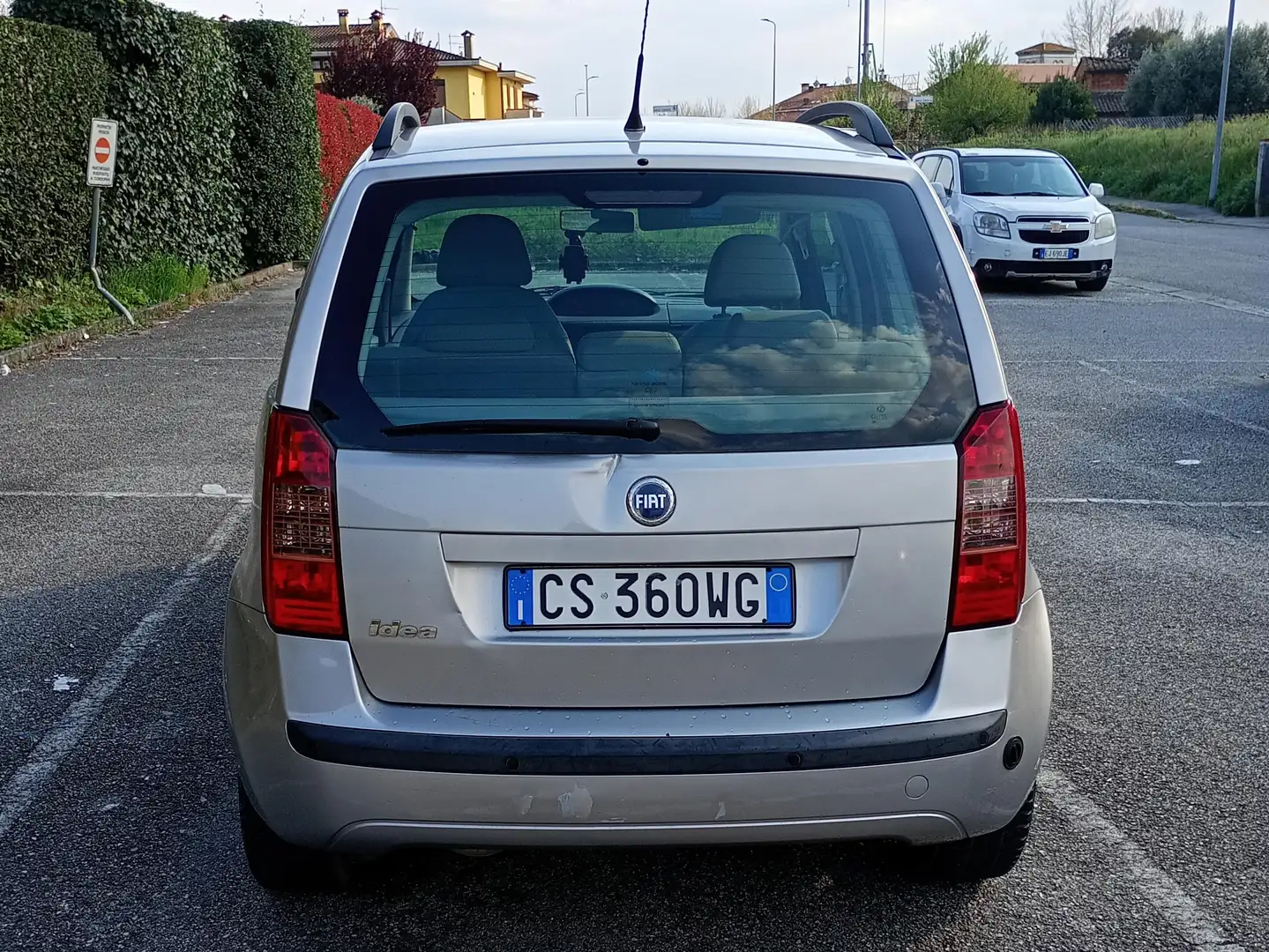 Fiat Idea Idea 1.4 16v Emoction Plateado - 1