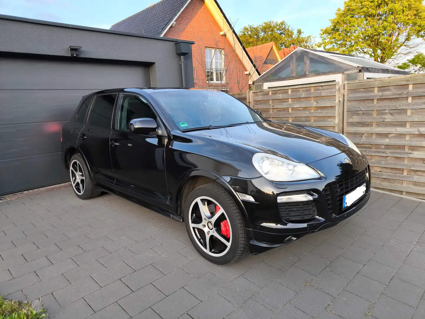 Porsche Cayenne GTS  Tiptronic S Schwarz - 1