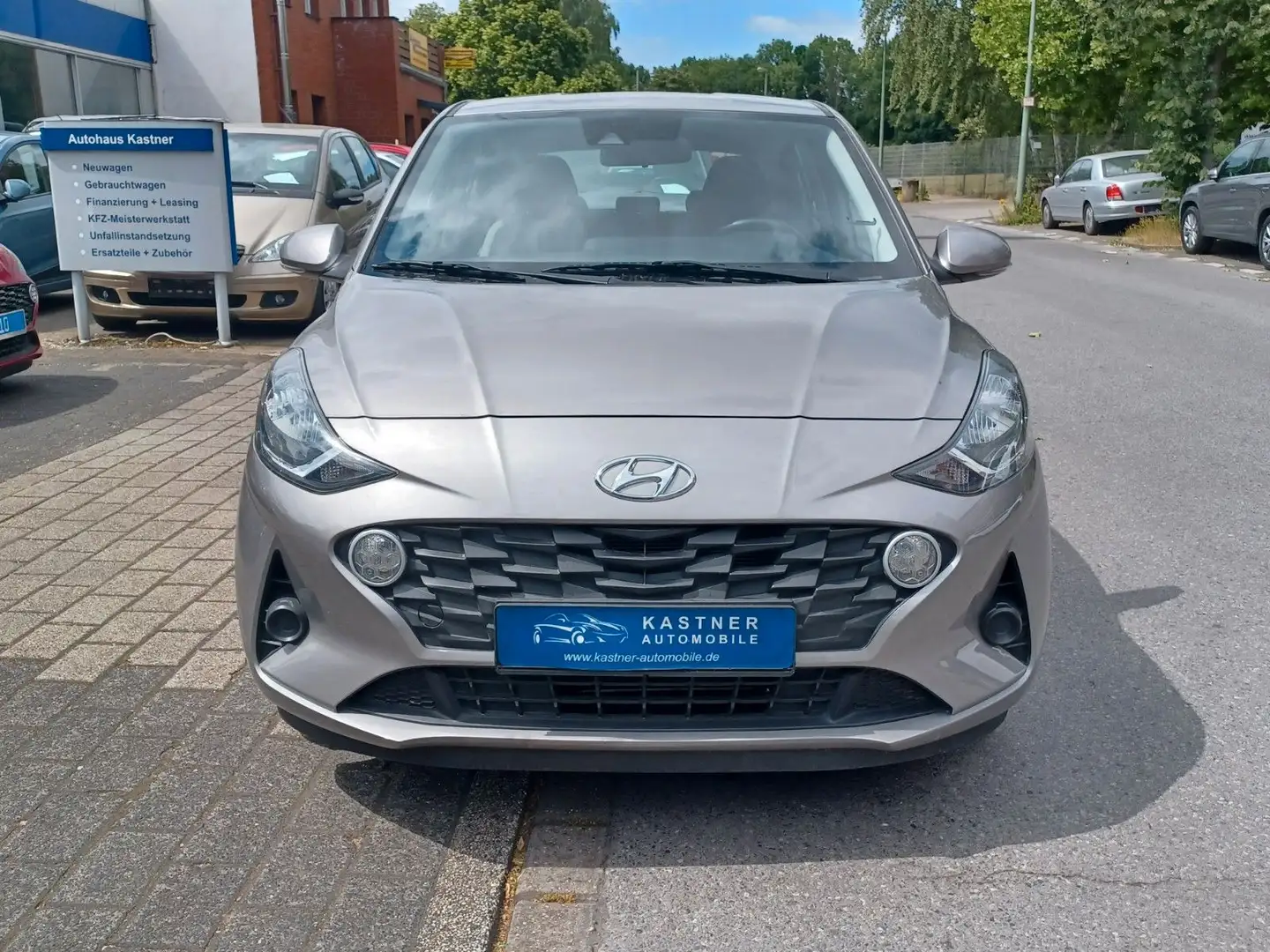Hyundai i10 Automatik ApplCarPla AndroidAut Klima Sitzhz Braun - 2
