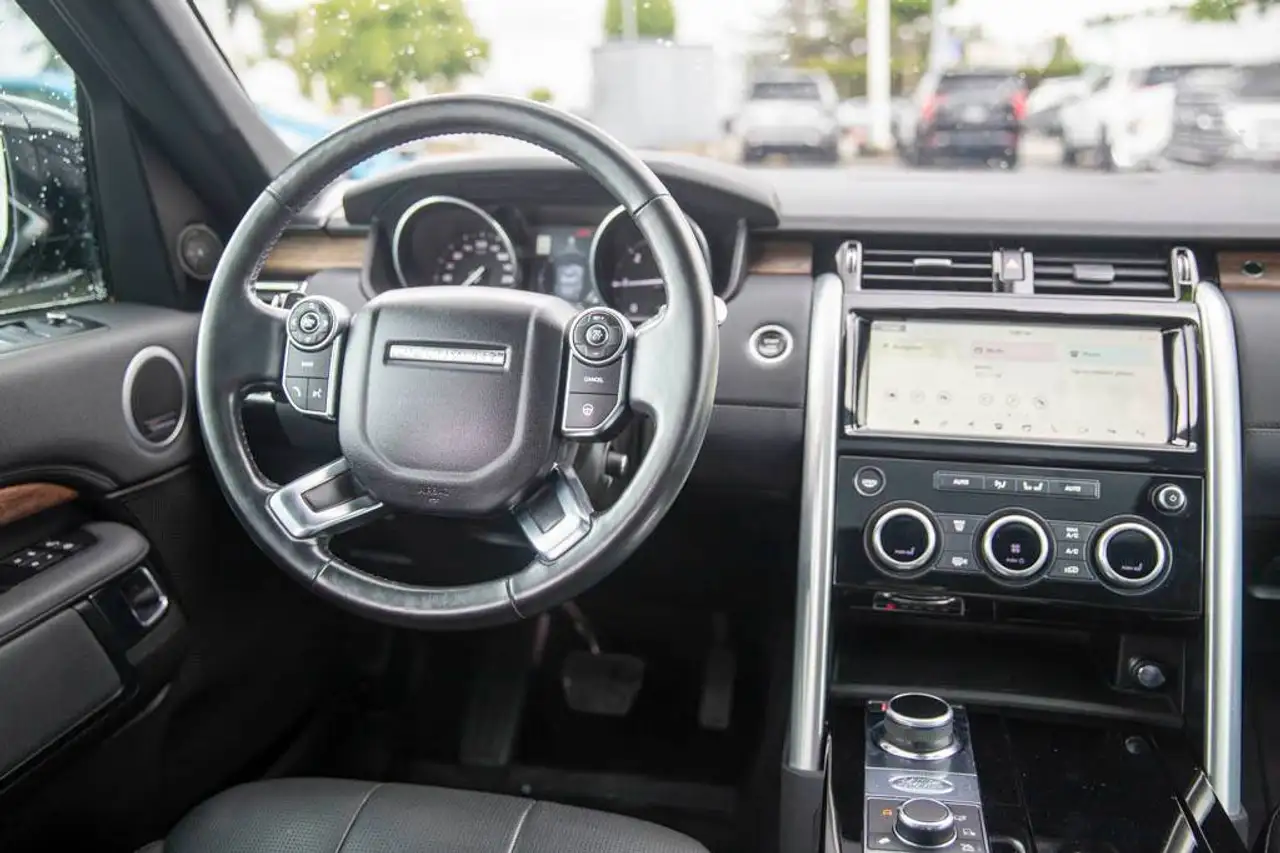 Land Rover Discovery photo Land Rover Discovery