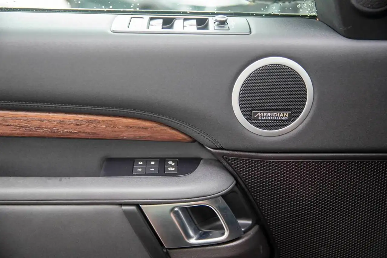 Land Rover Discovery photo Land Rover Discovery