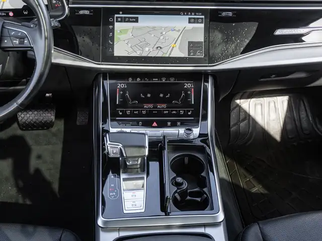 Audi Q7 view 13