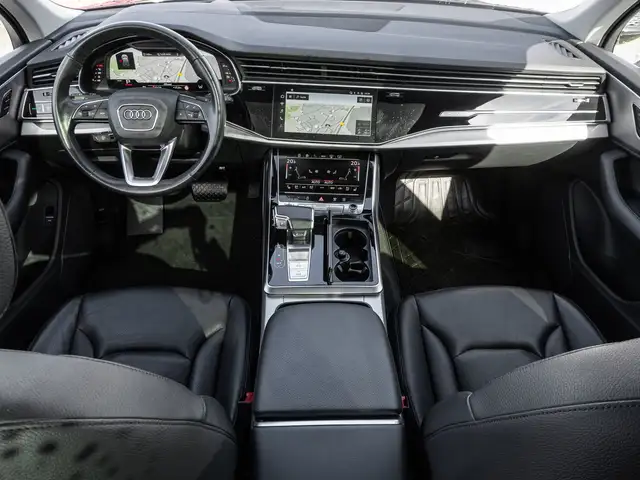 Audi Q7 view 11