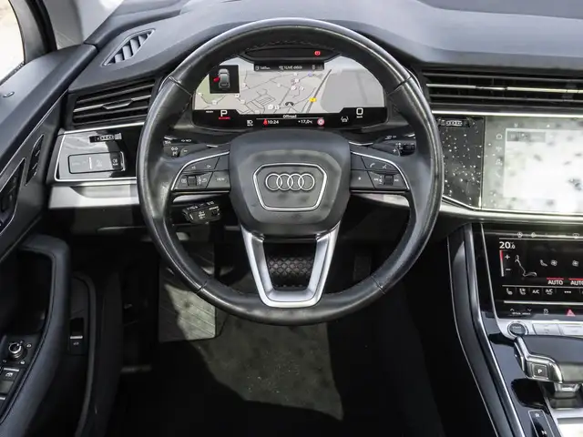 Audi Q7 view 12