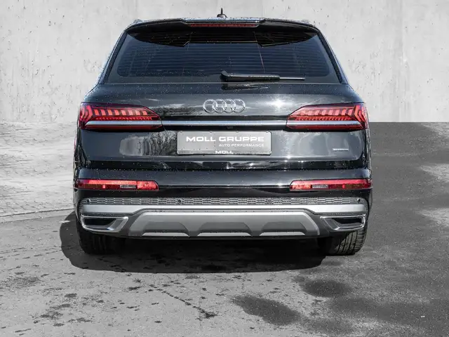 Audi Q7 view 6