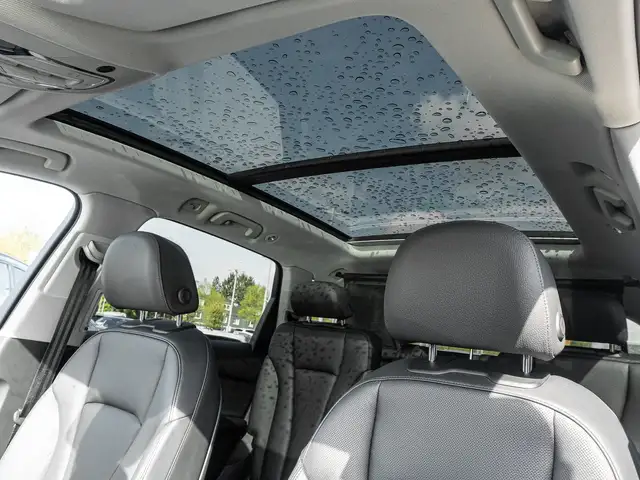 Audi Q7 view 8