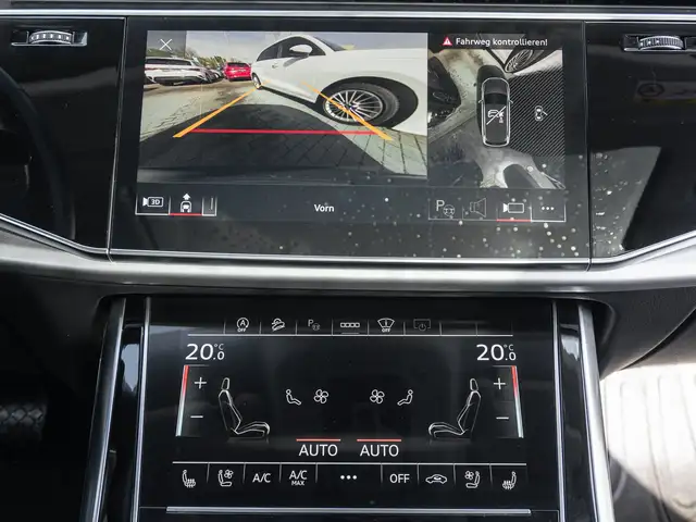 Audi Q7 view 14
